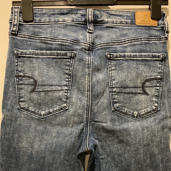 American Eagle Outfitters High Rise Distressed Jeans 8 - Picture 9 of 10